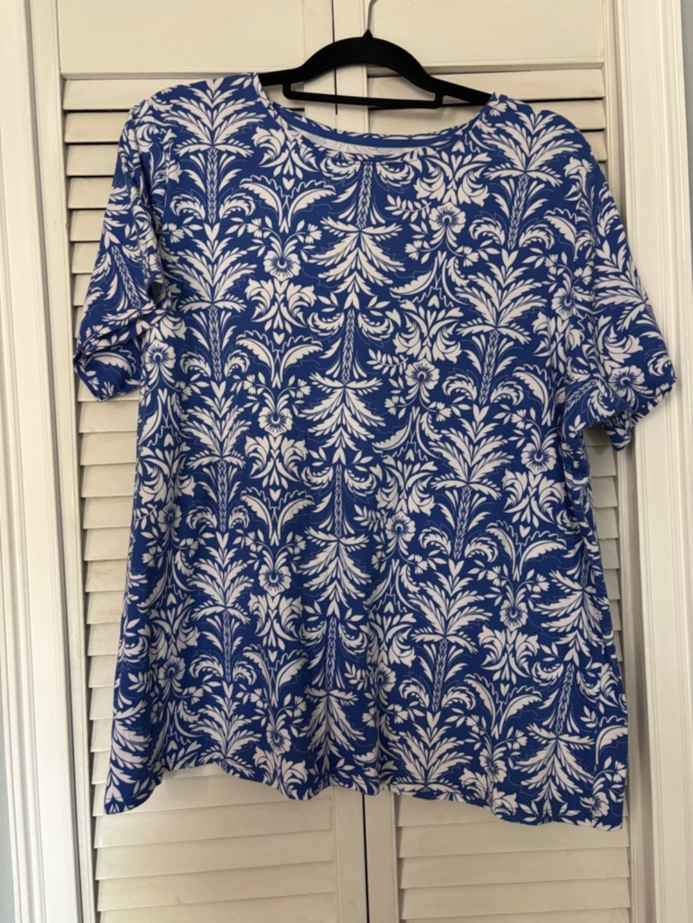 croft & barrow Blue and White Floral Scroll Short Sleeve Top